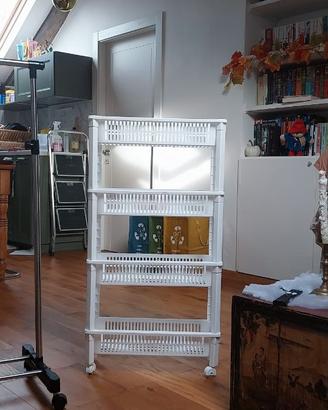 Stand appendiabiti con ruote