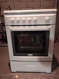 cucina a gas 4 fuochi con forno elettrico