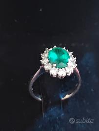 Anello in oro bianco con smeraldo e Diamanti!