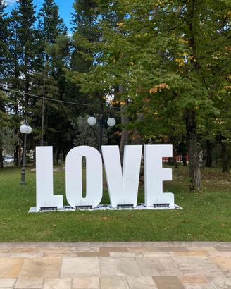 Scritta LOVE in polistirolo