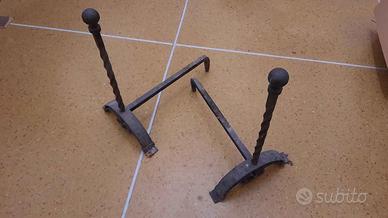 COPPIA DI ALARI IN FERRO BATTUTO CON POMOLO I