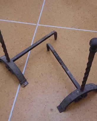 COPPIA DI ALARI IN FERRO BATTUTO CON POMOLO I