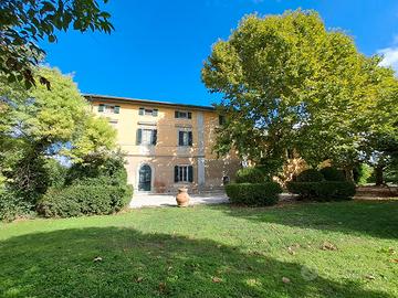 Villa e Fattoria con vigneto Pisa