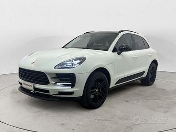 Porsche Macan 2.0 iva esposta