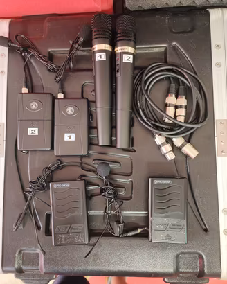 SET 4 MICROFONI LAVALIER CON FLIGHT CASE