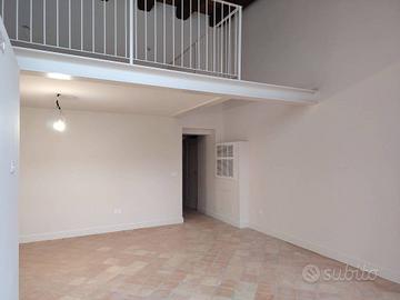 MONOLOCALE CON POSTO AUTO , CENTRO STORICO, PESARO