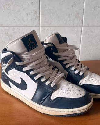 Air Jordan 1 Mid Obsidian White Metallic Gold – 44