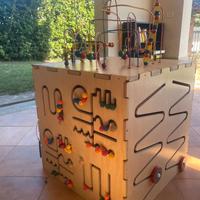 Grade cubo interattivo in legno