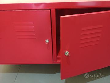 Mobile con sportelli e ripiani
