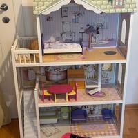 Casa Barbie in legno con arredamento