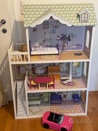 Casa Barbie in legno con arredamento