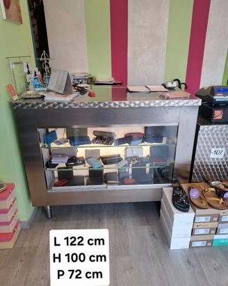 Arredamento negozio calzature/abbigliamento