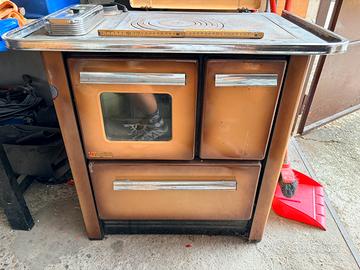 Cucina a legna La Nordica in ghisa (da sistemare)