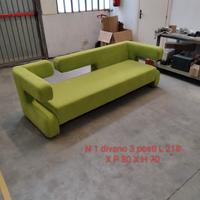 divano da sala d'attesa di un noto marchio