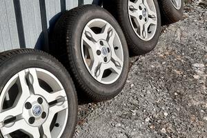 cerchi in lega con gomme per panda