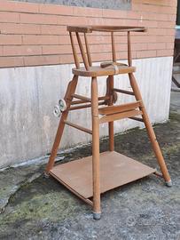 Seggiolone vintage in legno apribile