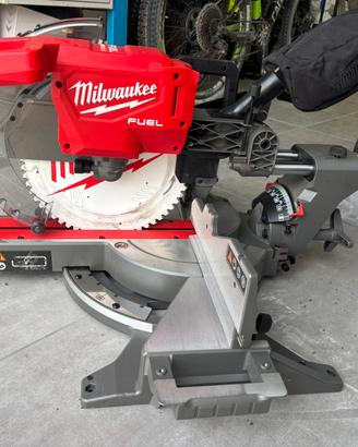 Sega troncatrice circolare a batteria milwaukee