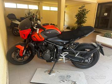 Moto Triumph Trident 660  anno 2023 Arancio
