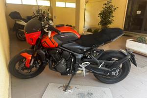 Moto Triumph Trident 660  anno 2023 Arancio