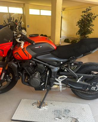 Moto Triumph Trident 660  anno 2023 Arancio