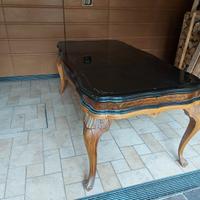 Tavolo in legno e vetro