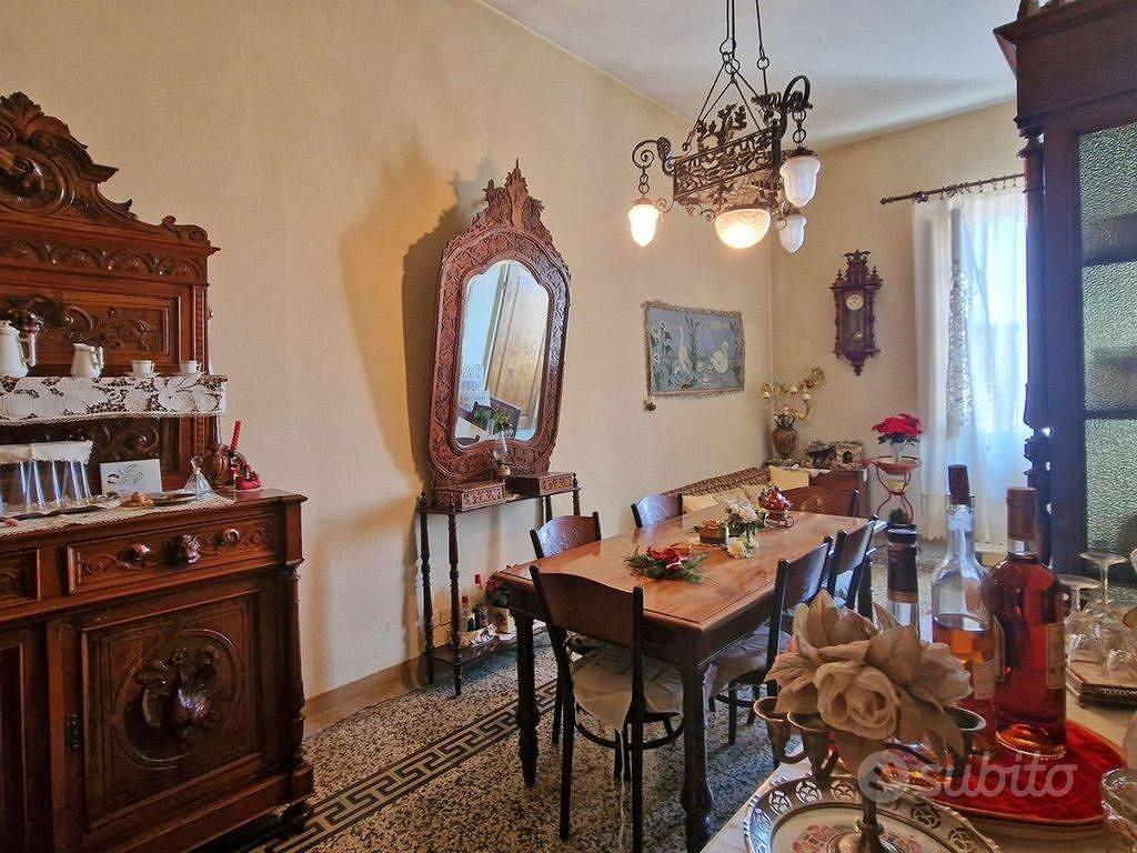 Appartamento di 160 m² con 3 locali e box auto a F - Vista 2