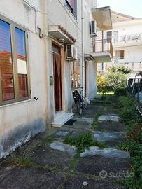 Appartamento con giardino vicino al mare