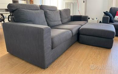 Divano moderno 4 posti grigio con pouf