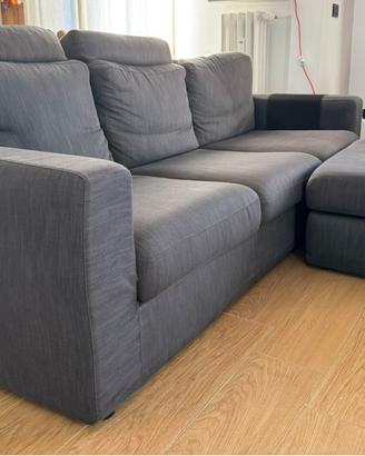 Divano moderno 4 posti grigio con pouf