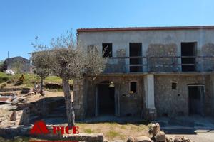 Piccolo rustico in collina