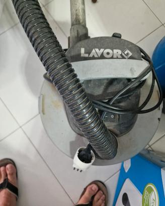 aspirapolvere e fuliggine 