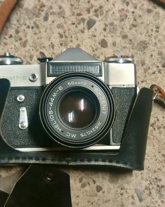 Zenit E con Helios 44 M-6 F2 58mm M42
