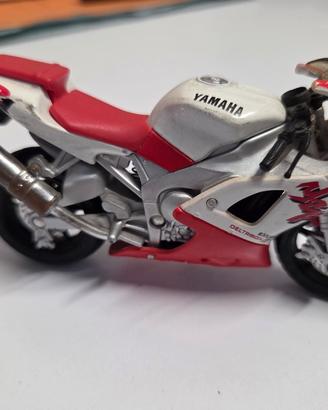 Modellino Yamaha r1 Maisto