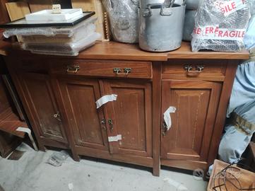 credenza con vetrine e specchio 