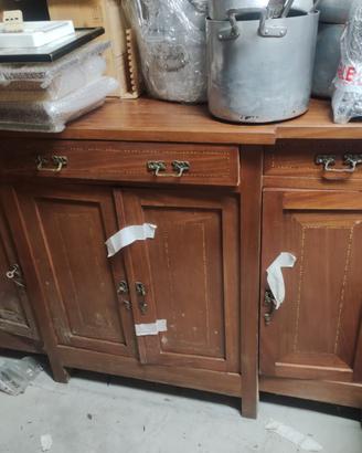 credenza con vetrine e specchio 