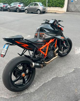 Super duke 1290 r 2021