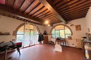 Casa indipendente di 250 m² con più di 5 locali e 