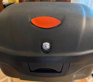 Bauletto rigido per scooter/moto, mai utilizzato,