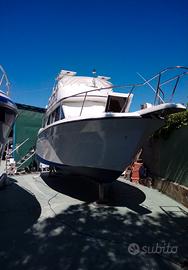 Carver 28 command bridge