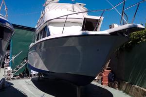 Carver 28 command bridge