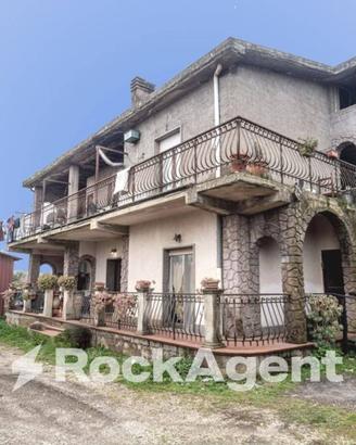 VILLINO IN BIFAMILIARE SU DI UN UNICO LIVELLO