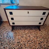 Camera da letto retro anni ’60/’70. comó + armadio