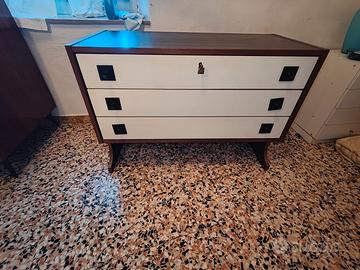 Camera da letto retro anni ’60/’70. comó + armadio