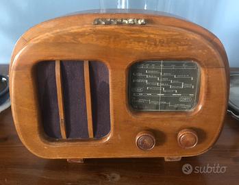 Radio in legno porta sigarette e fiammiferi