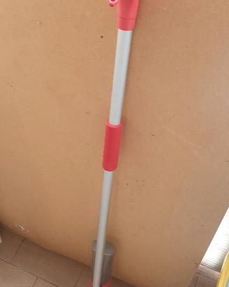 Scopa con dispenser