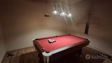 Tavolo biliardo e lampadario abbinato