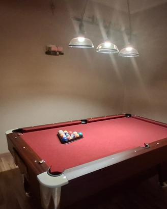 Tavolo biliardo e lampadario abbinato
