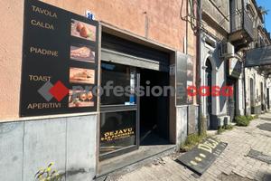 Cibali - locale commerciale con spazio esterno