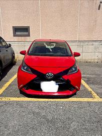 Toyota Aygo 5porte1.0 x-play rossa