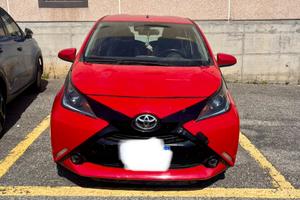 Toyota Aygo 5porte1.0 x-play rossa